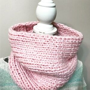 New Women’s Cozy Pink Hand Knit Neck Warmer Snood OS
